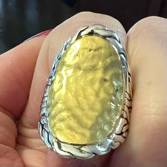 JOHN HARDY 22k Yellow Gold and Sterling Silver Hammered Saddle Ring Size 6 3/4 - Picture 1 of 6